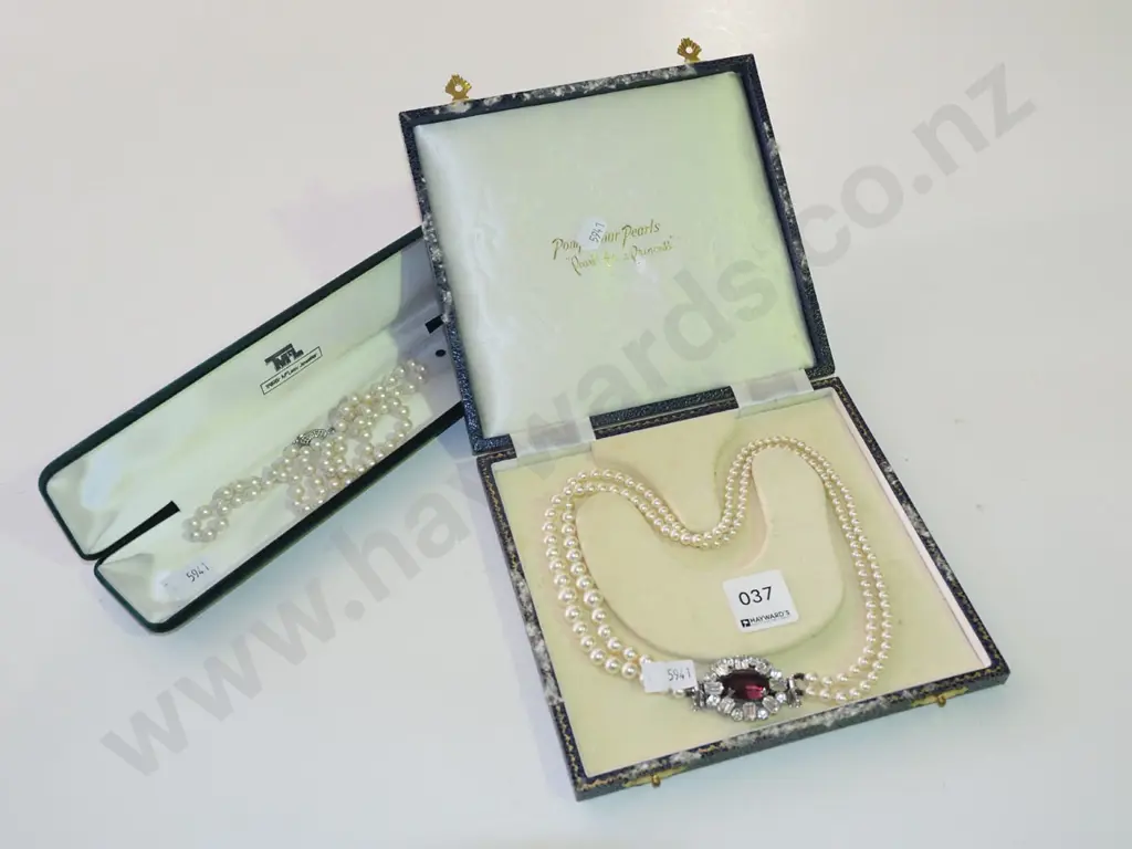2x cased pearl? necklaces Image 1++