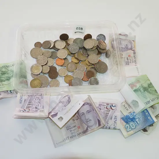 tray of coins & bank notes