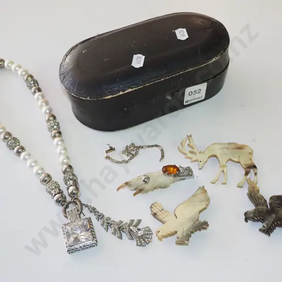 trinket box & contents, brooch, necklace etc