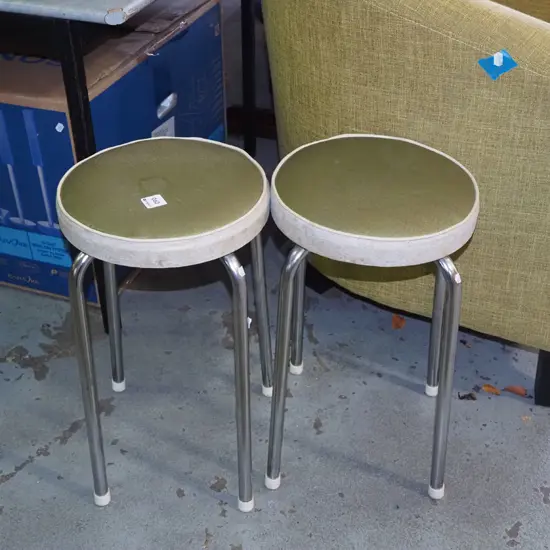 2x vinyl topped stools