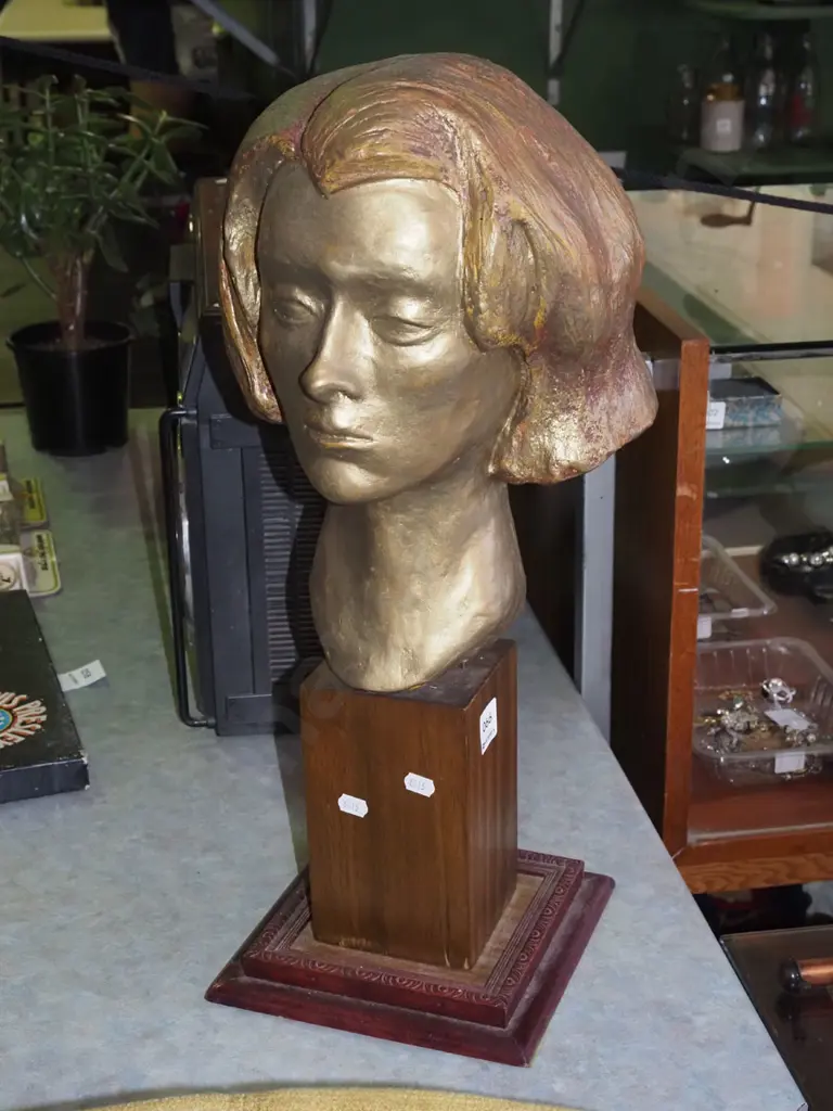 golden plaster female bust H520 Image 1++