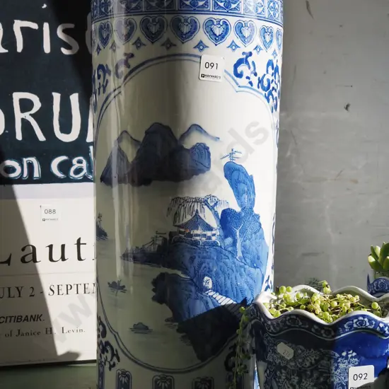 blue and white Chinese umbrella stand - has repair H450