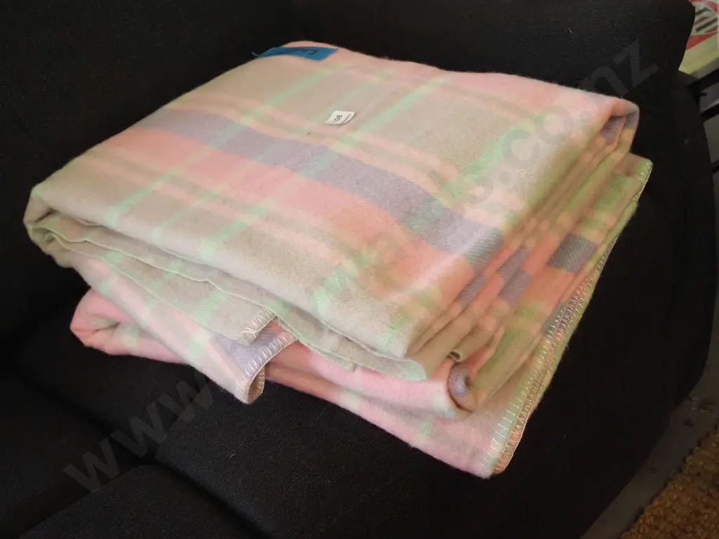 2x pink checked woollen blankets Image 1++