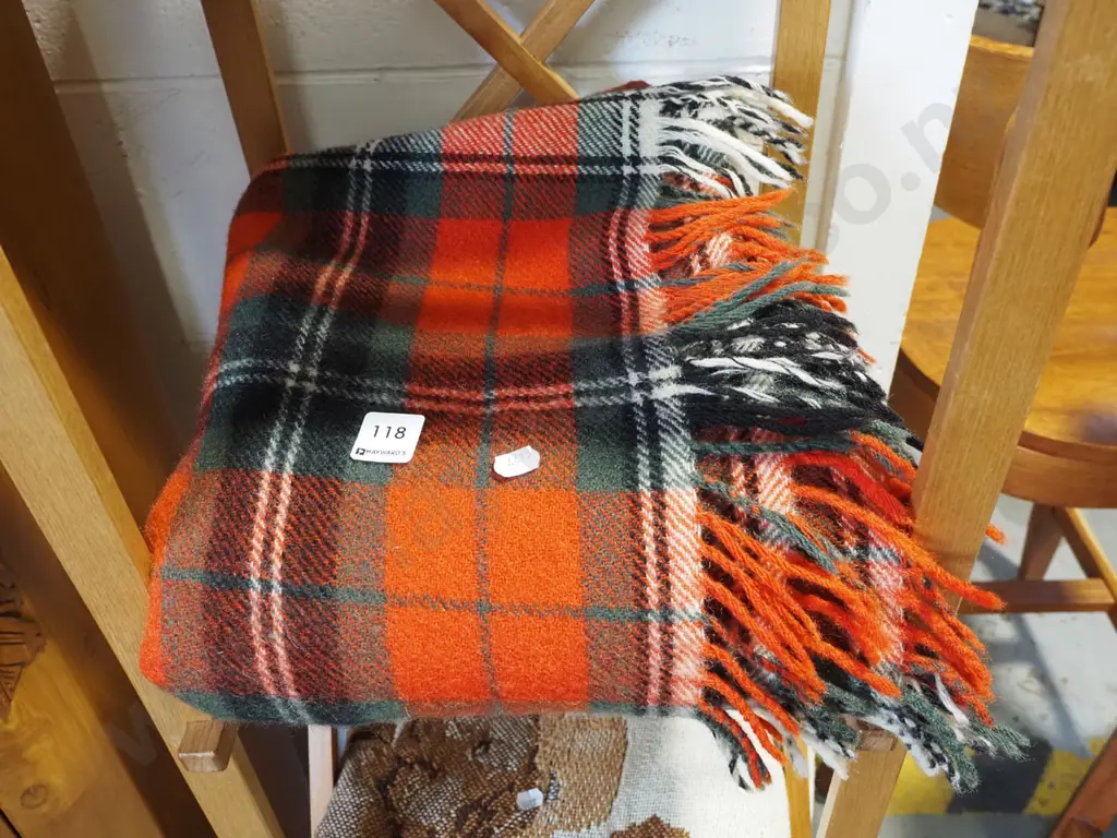 checked travel rug Image 1++