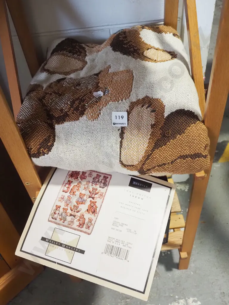 cotton teddy bear themed throw Image 1++