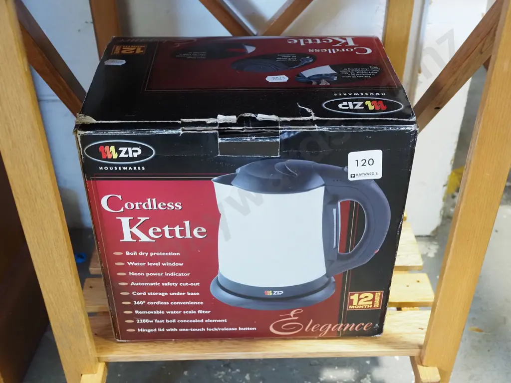 boxed as new Zipp kettle Image 1++