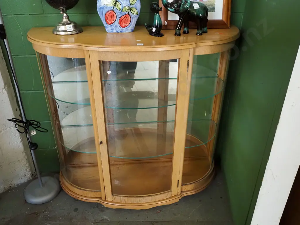 bow front 1 door china cabinet H955 W1000 D370 Image 1++
