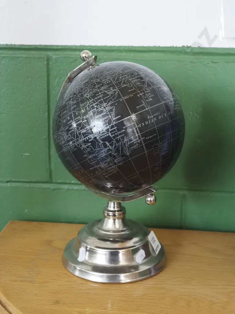 small world globe H290 Image 1++