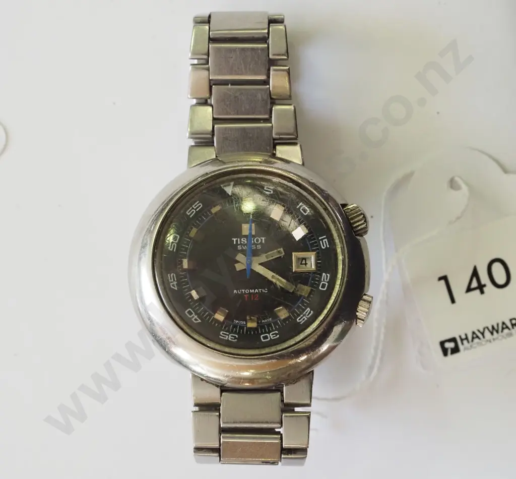 Tissot men's wristwatch, slight scratching to glass Image 1++