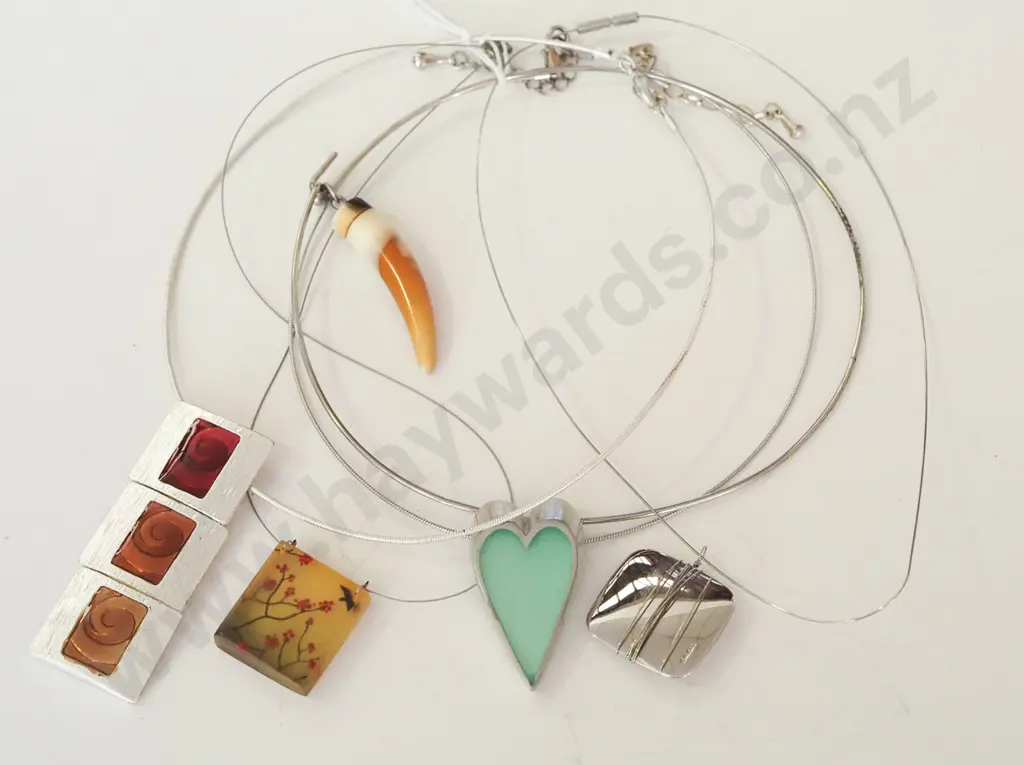 5x necklaces Image 1++