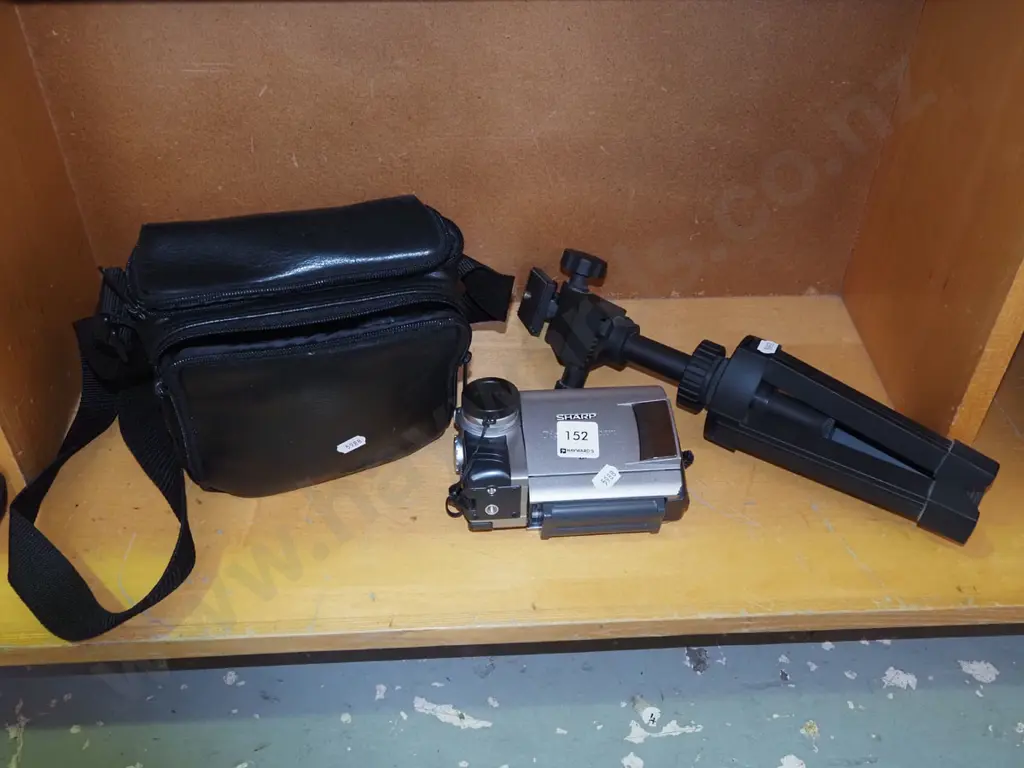 Sharp video camera, tripod, bag and accessories Image 1++