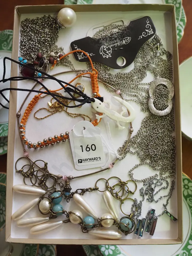 tray of costume jewellery Image 1++