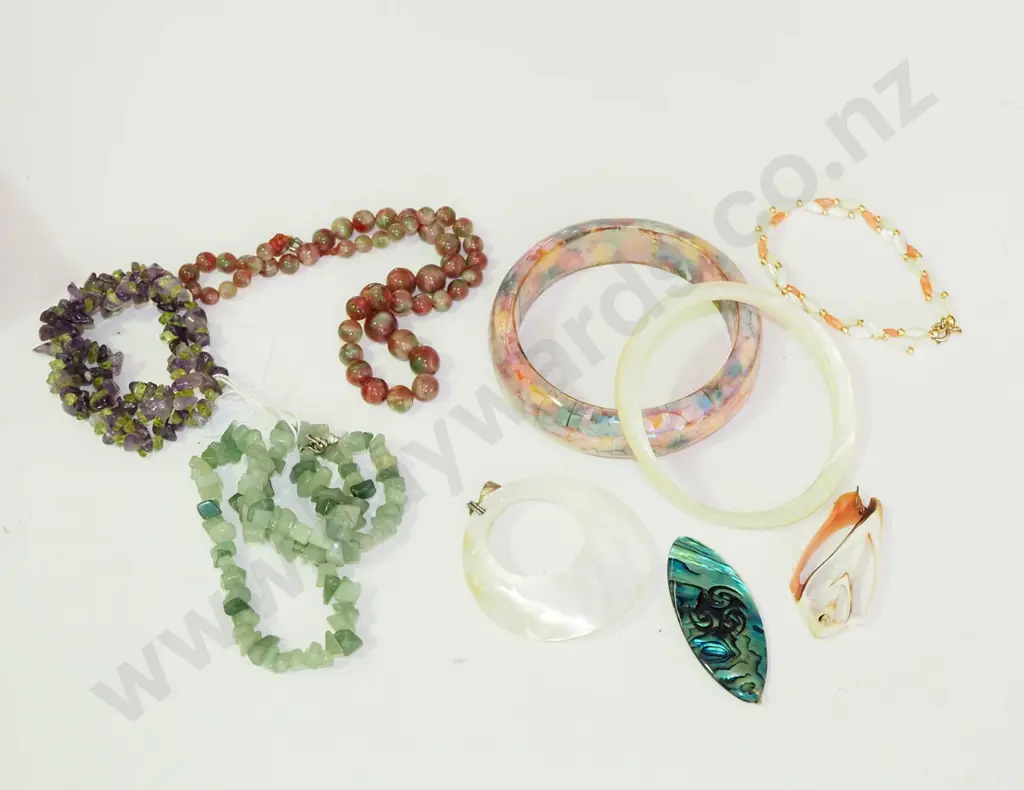 box of costume jewellery Image 1++