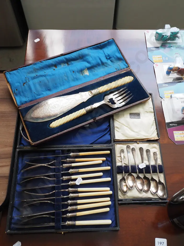 3x cased cutlery - fish servers, teaspoons, fish knives and forks Image 1++
