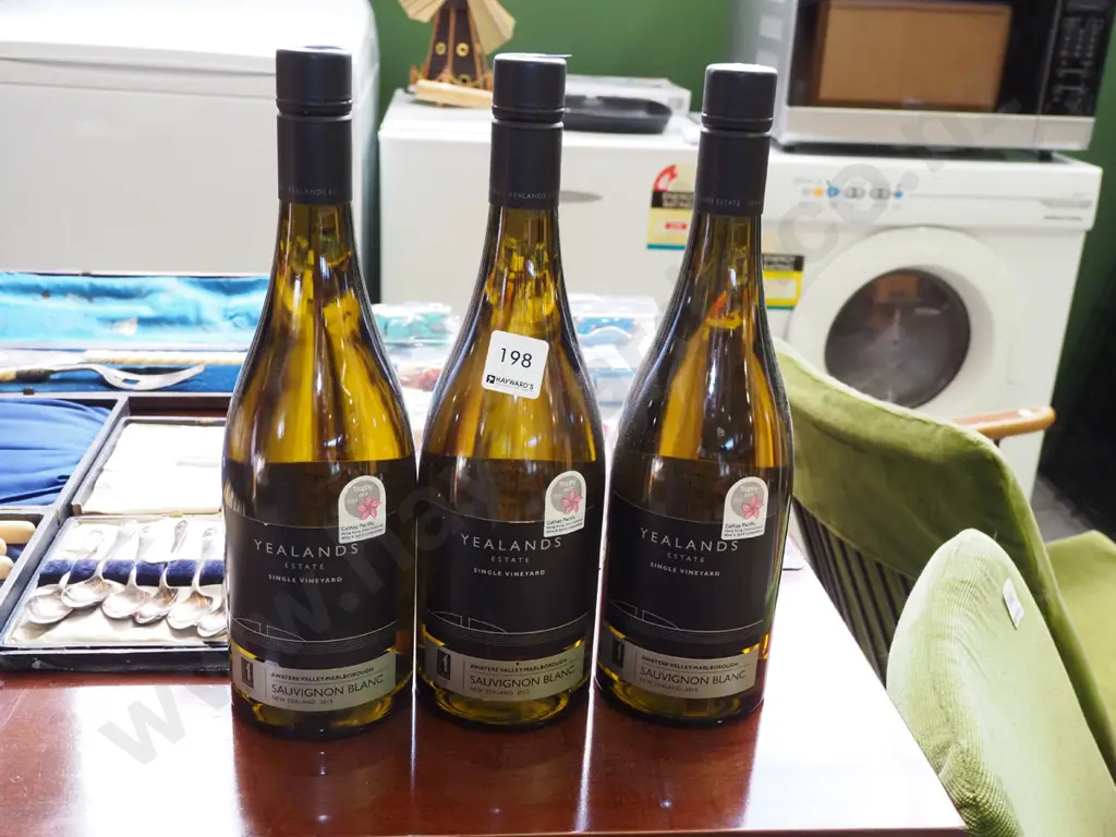 3x Yealands sauvignon blanc 2015 Image 1++