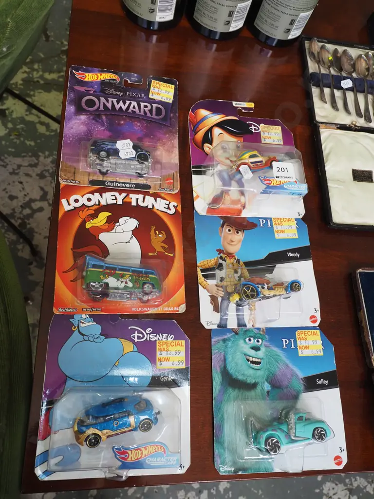 6x carded Hotwheels toy vehicles Image 1++
