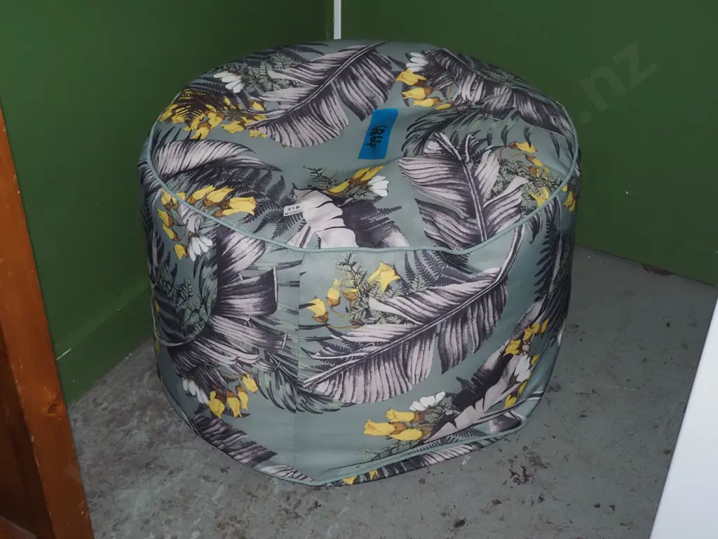 bean bag/pouffe Image 1++