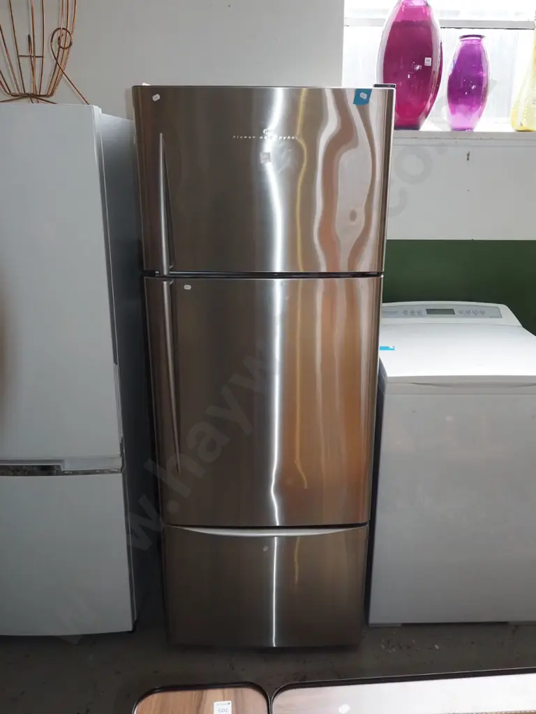 F&P anodised fridge/freezer wih vege drawer H1700 W630 D650 Image 1++