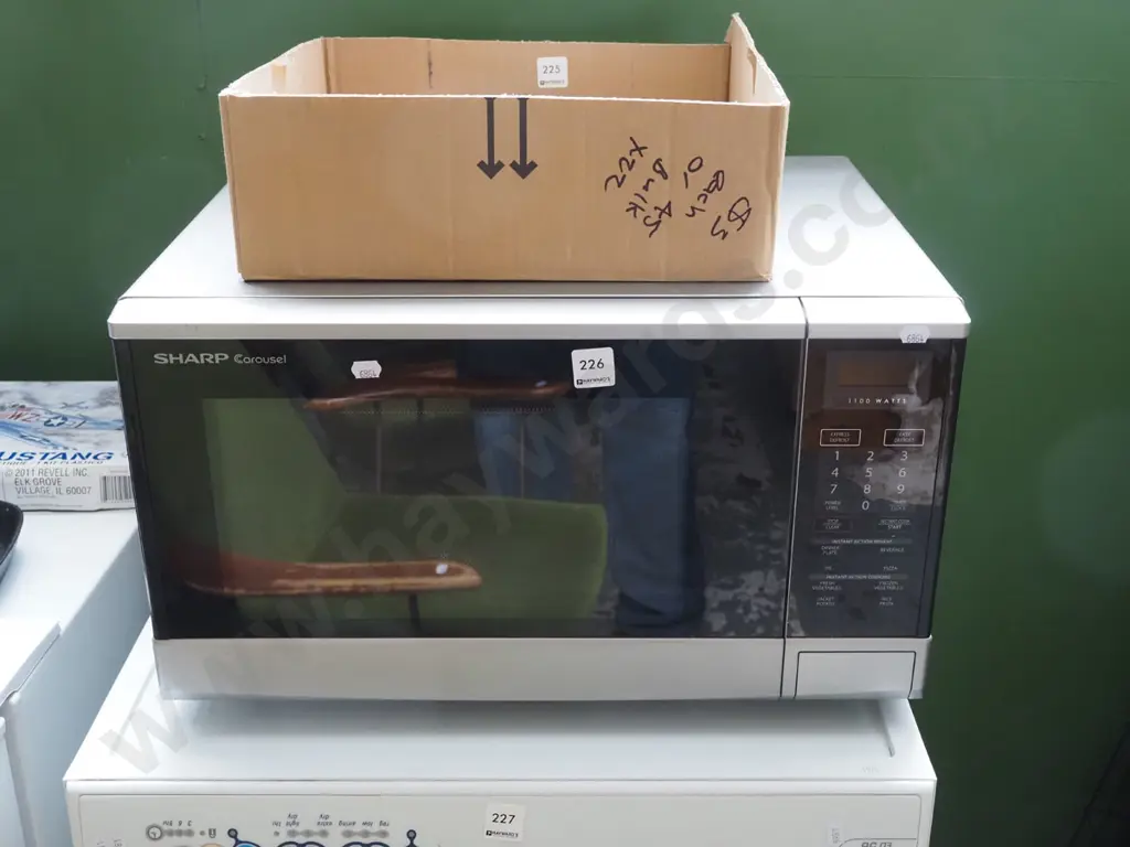 Sharp Carousel microwave Image 1++