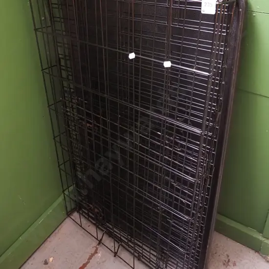 metal and plastic dog crate