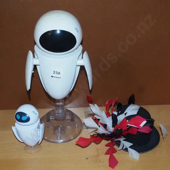 2x toy robots H300, doll's hat