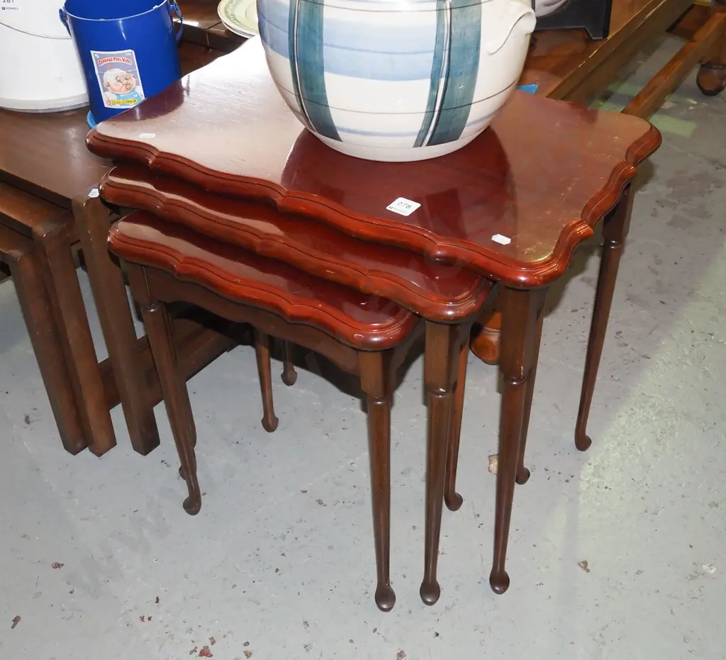 nest of 3 mahogany tables Image 1++
