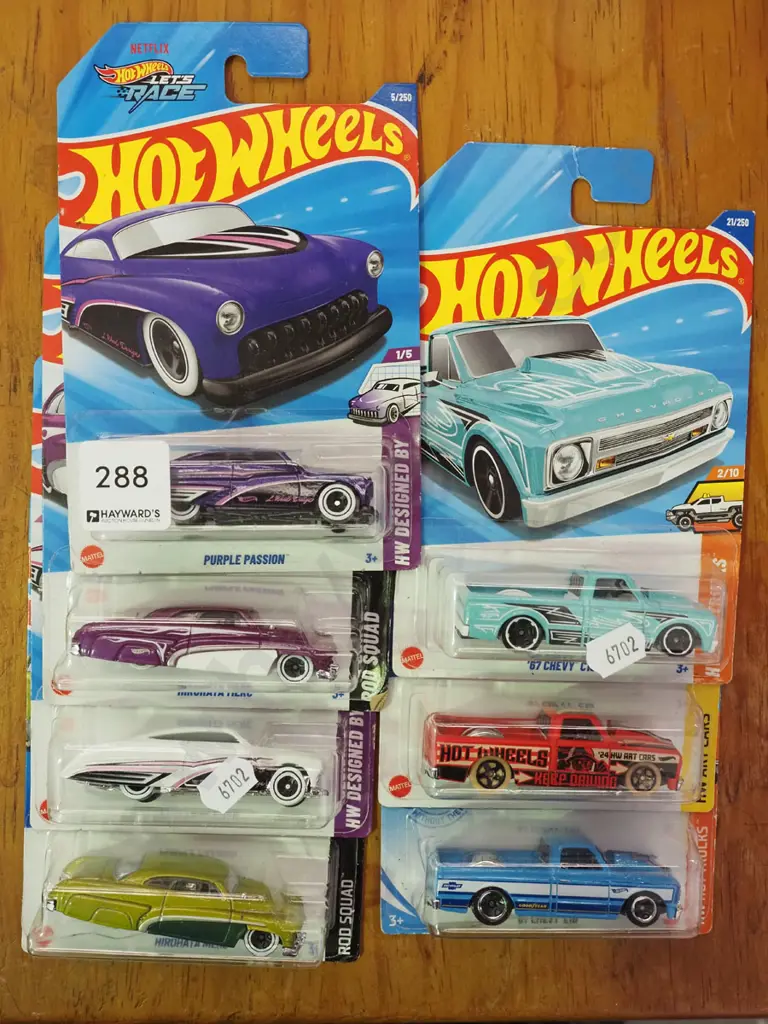 7x carded Hotwheels toy vehicles Image 1++