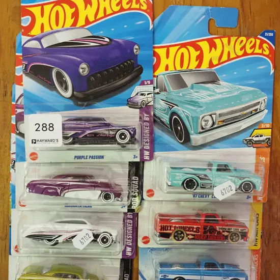 7x carded Hotwheels toy vehicles