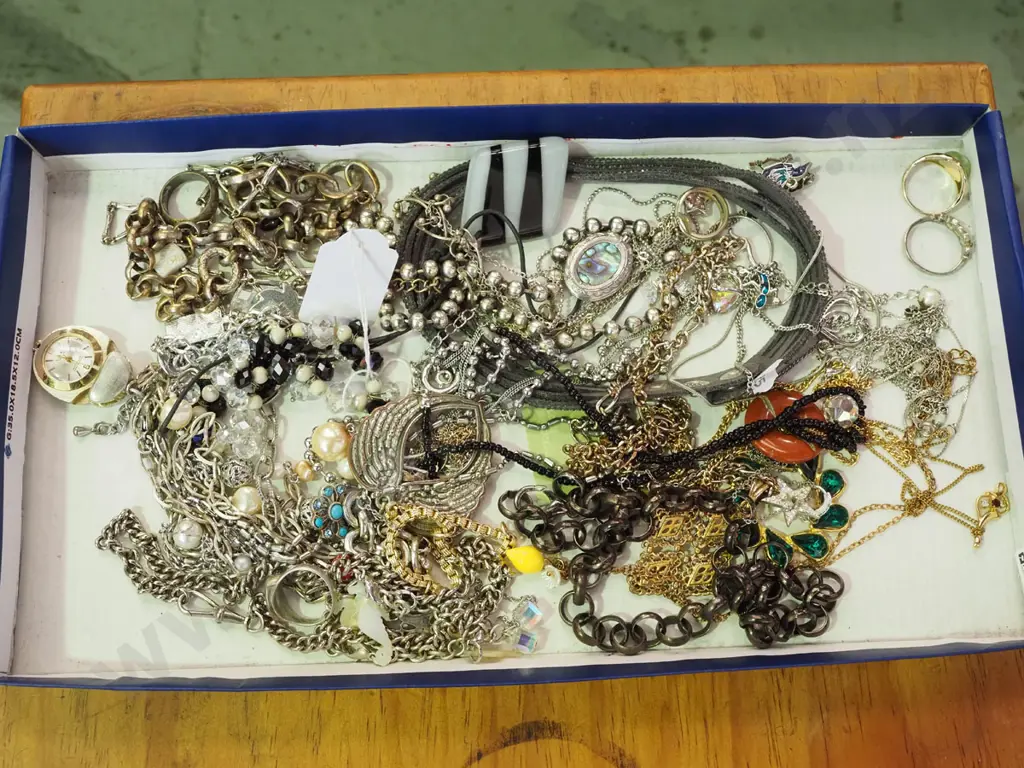 tray of costume jewellery Image 1++