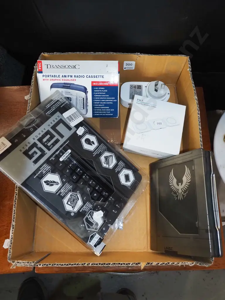 box; portable AM/FM cassette, keyboard etc Image 1++