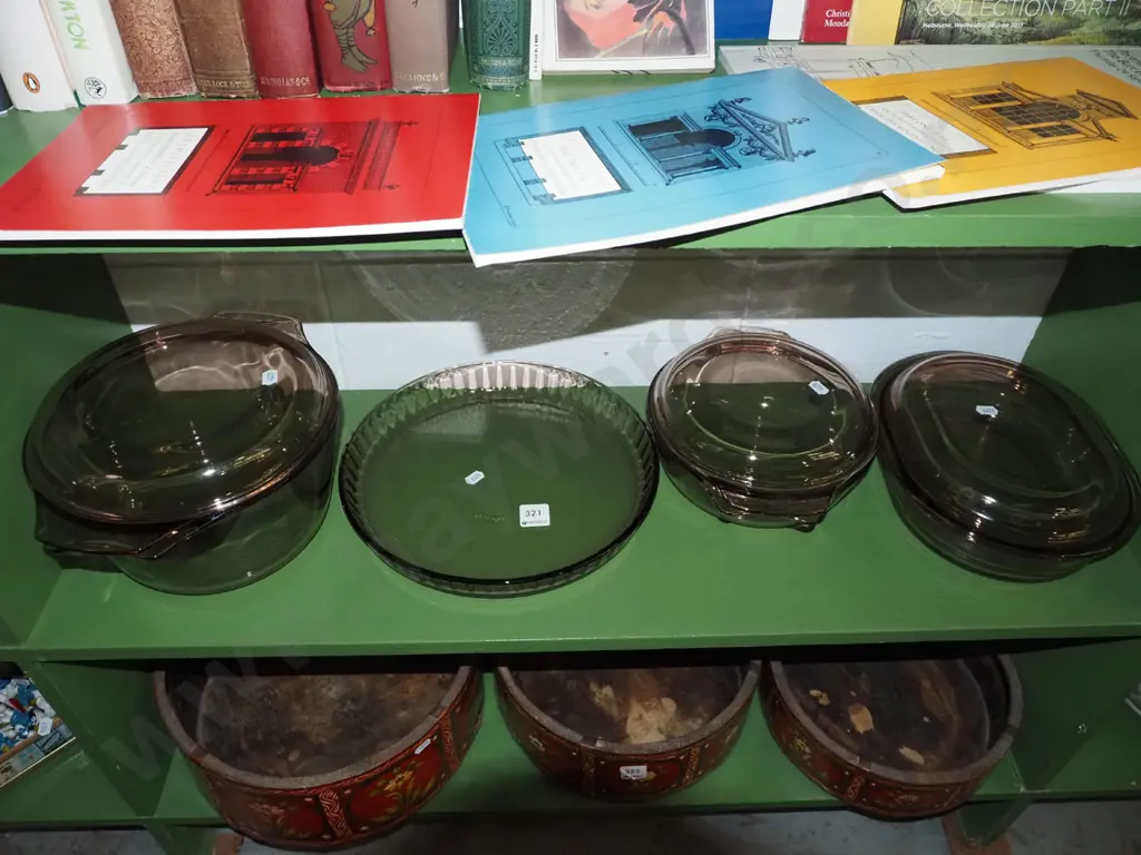 shelf; pyrex baking ware Image 1++