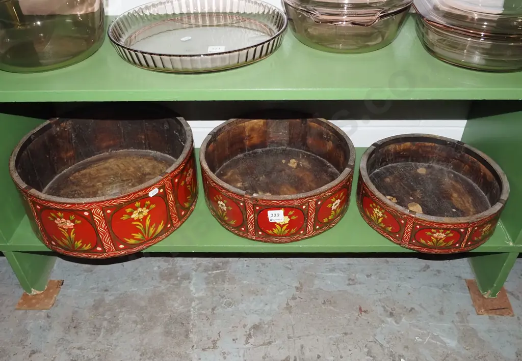 3x European style wooden bowls/trays Largets Diam220 Image 1++
