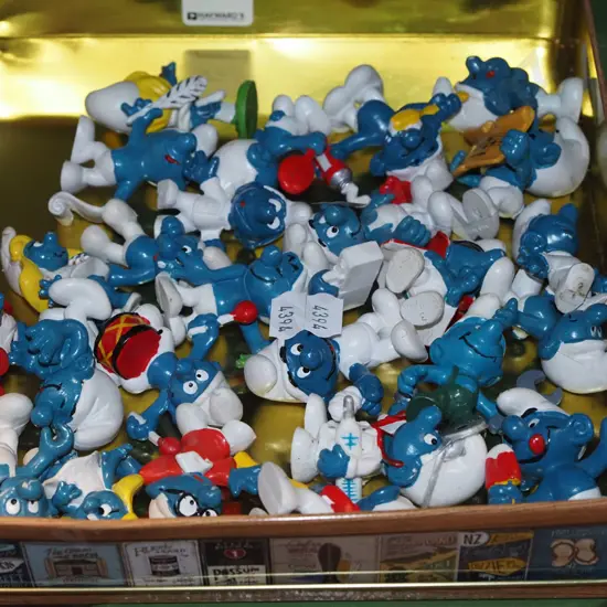 tin tray of various Smurfs