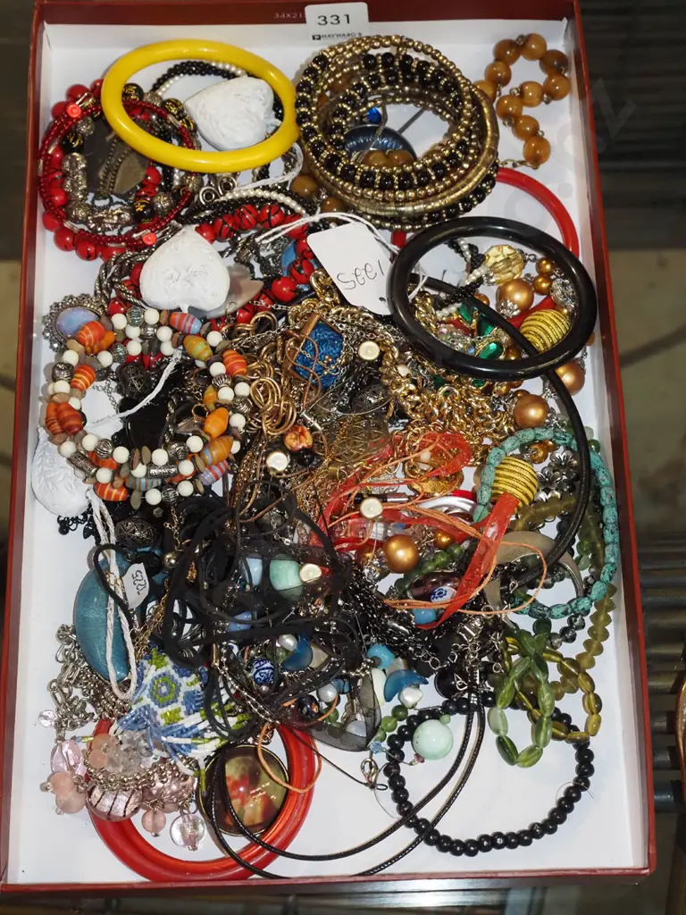tray of costume jewellery Image 1++