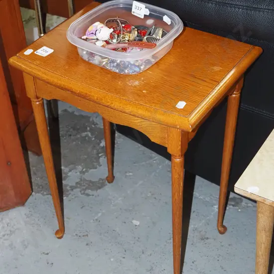 small solid oak end table H480