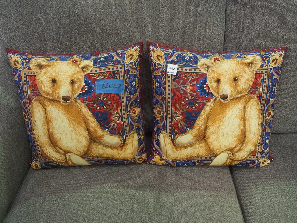 2x teddy bear cushions Image 1++