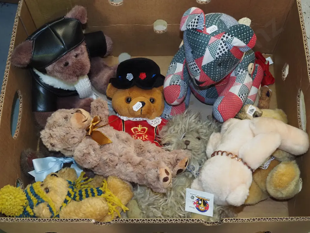 box of teddy bears Image 1++