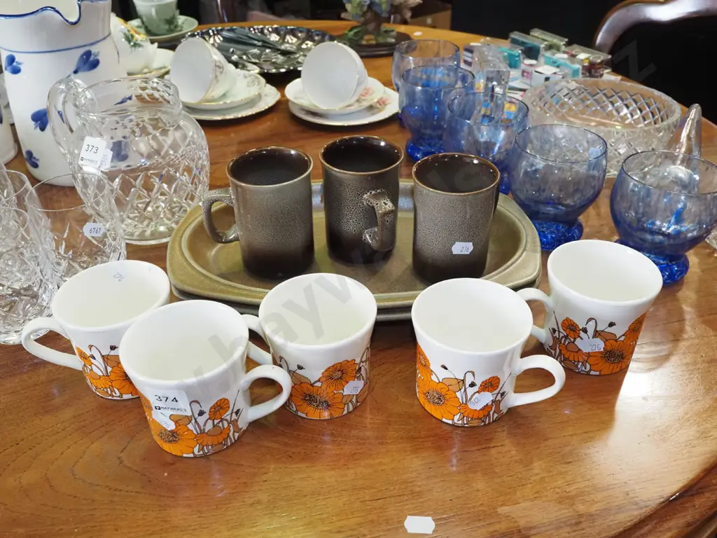 Temuka Pottery plates, cups, 5x Crown Lynn Sorrento tea cups Image 1++