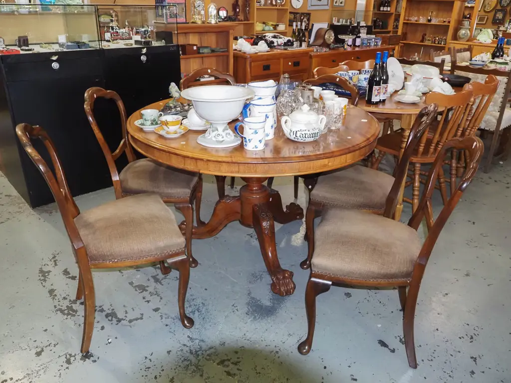 Victorian carved mahogany claw and ball foot pedestal loo table with 6 matching mahogany cab leg balloon back chaors  Image 1++