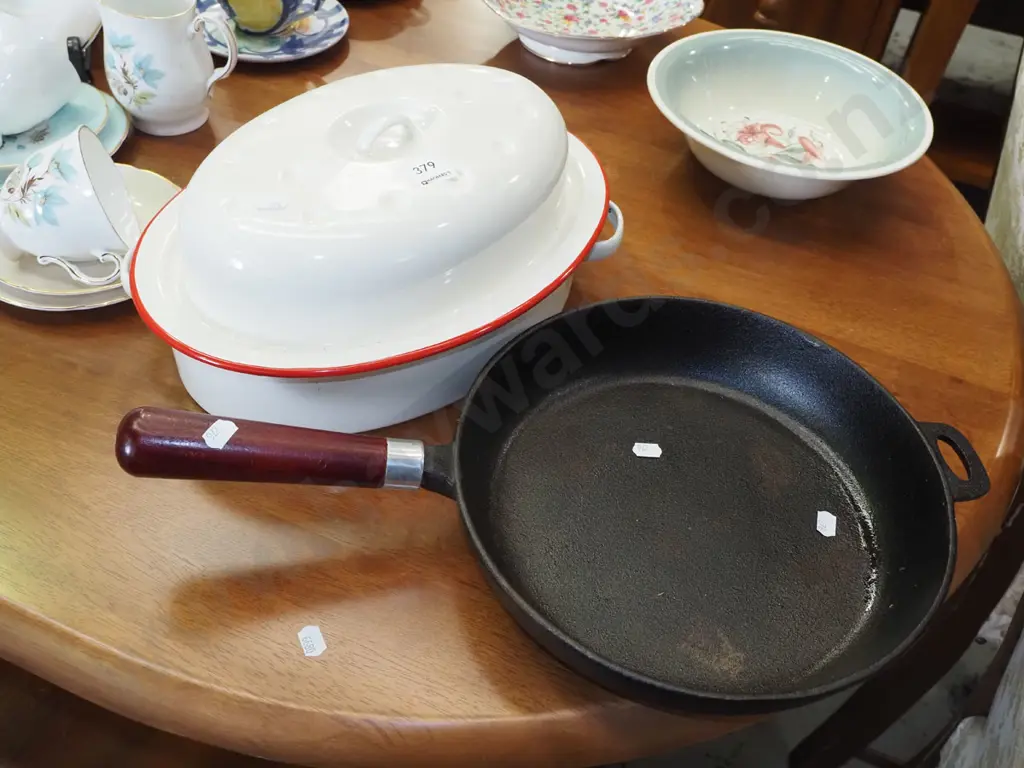 enamel lidded casserole, frying pan Diam270 Image 1++