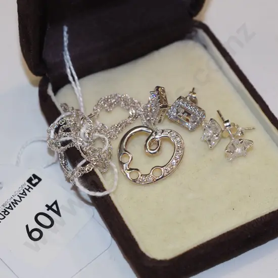2x pairs of sterling silver earrings & sterling silver heart necklace
