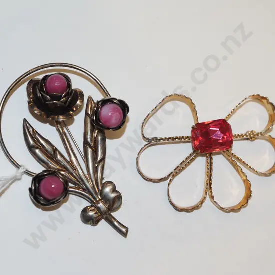 2x decorative brooches