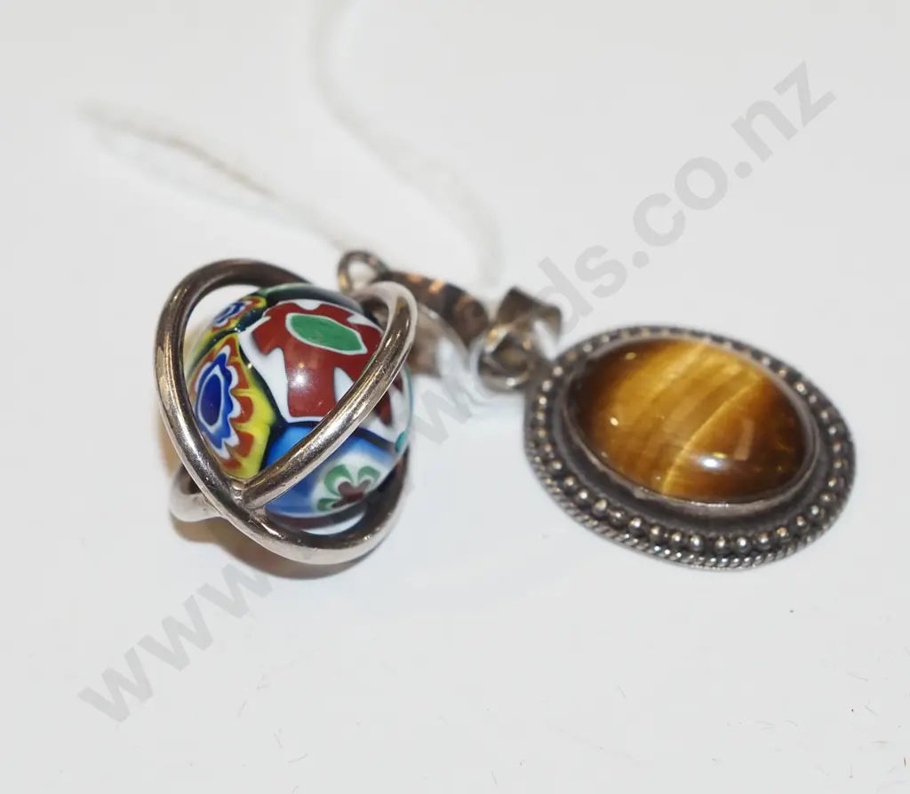 2x sterling silver pendants Image 1++