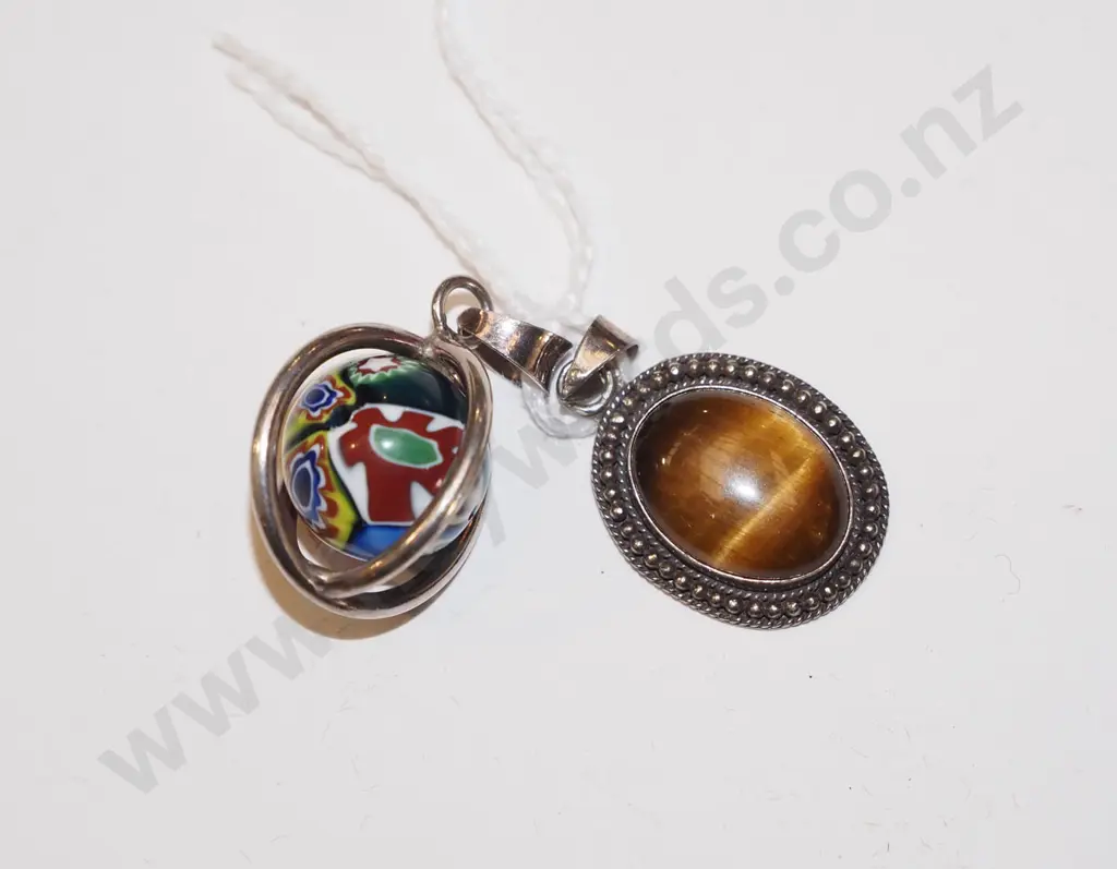 2x sterling silver pendants Image 1++