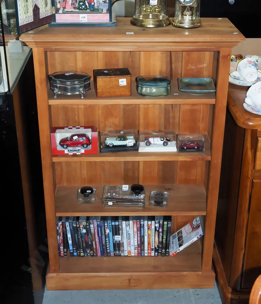 rimu bookcase H1110 W760 D290 Image 1++