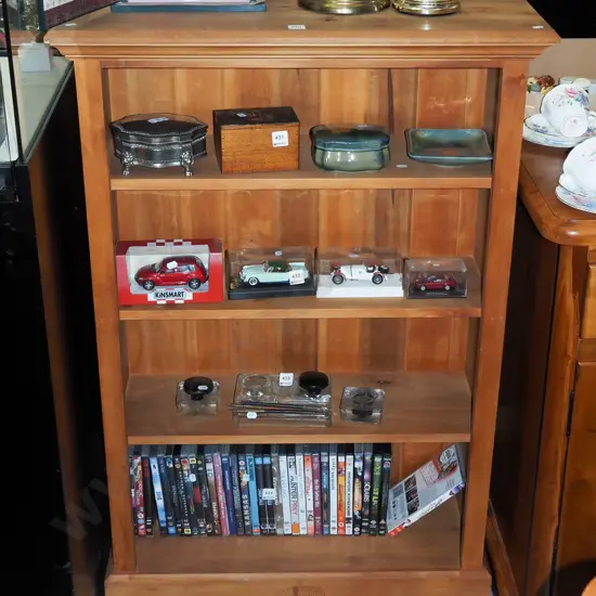 rimu bookcase H1110 W760 D290