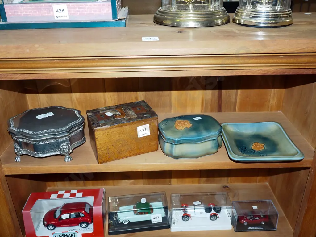 shelf; trinket boxes, ring, Wade ring dish Image 1++