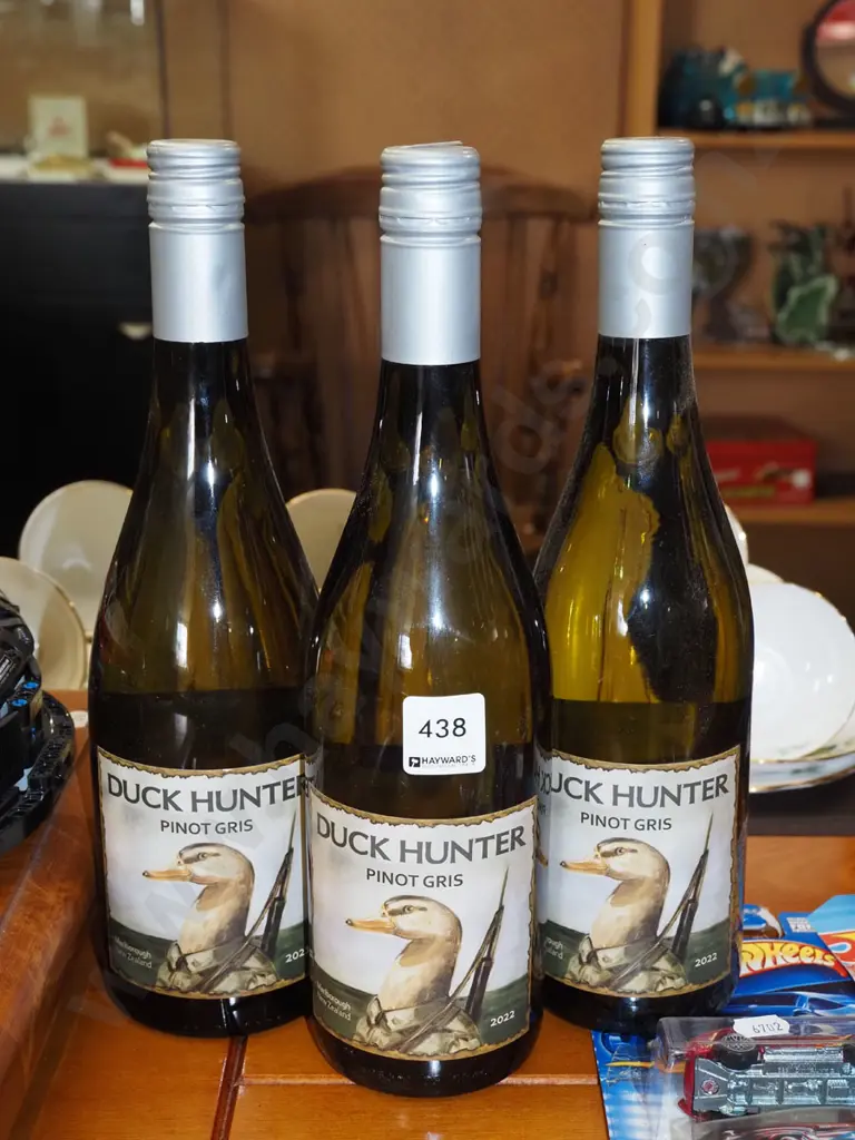 3x bottles of Duck Hunter pinot gris 2022 Image 1++