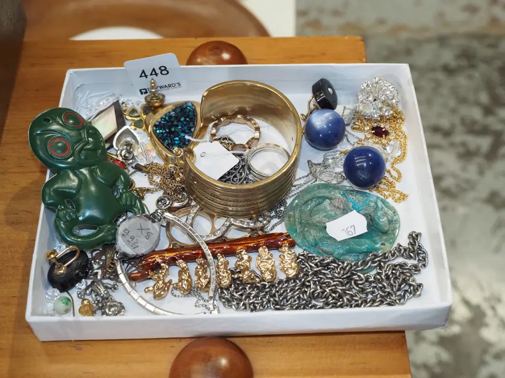 small tray of costume jewellery, plastic tiki Image 1++