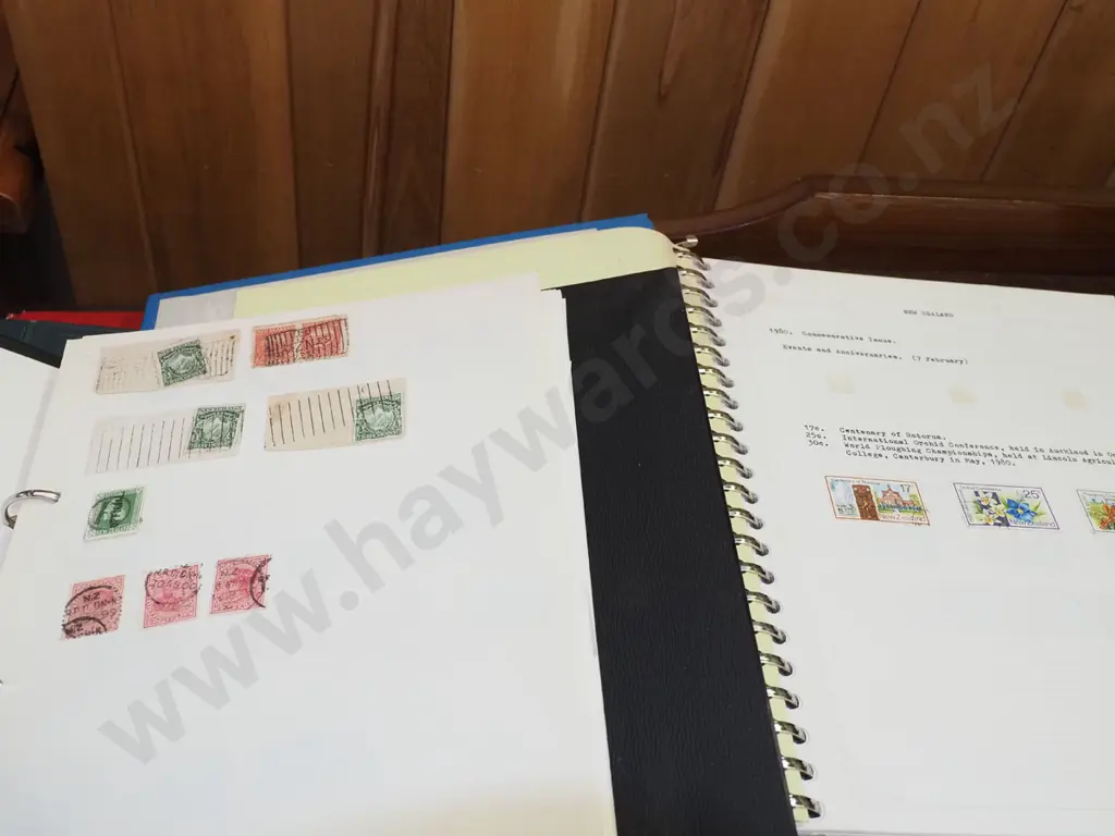 4x stamp albums Image 1++